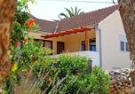 Location vacances  Plaine de Stari Grad - House Lara-1