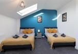 Location vacances Gare de Fareham - Open Mind Property - Cosy Flat with 2 Beds-1