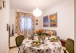 Location vacances Seville - Piso con patio privado y parking Nervión Sevilla-1