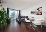 Location vacances Vancouver - Cozy Condo in Prime Location with Jacuzzi Pool & Sauna-2