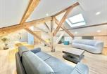 Location vacances Pulney - Gîte Charme 4 Chambres avec Salle d'eau, Confort Moderne - Fr-1-584-368-1