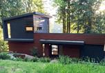 Location vacances Chilliwack - Silver Lake Cabin #83 - Lakeside - Hot Tub - Wi-Fi-1