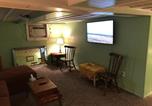 Location vacances Norfolk - Rustic Beach Front Basement Apt, Pet Friendly Wi-Fi apts-1