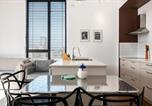 Location vacances Tel Aviv-Jaffa - Perfect Beach Getaway Steps from Carmel Market-4
