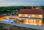 Location vacances Škabrnja - Gorgeous Home In Nadin With Wifi-1