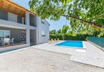Location vacances Aéroport de Zadar - Apartment Cherry Garden-2