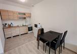 Location vacances Kecskemét - Workstay Apartment Modern Comfort with Private Parking, Near City Amenities-2