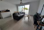 Location vacances Anglet - T2 moderne avec terrasse ensoleillée et parking au centre d'Anglet, proche des plages - Fr-1-239-1063-1