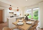 Location vacances  Gare d'Hereford - New Newly Renovated Large Home City 10 Mins-2