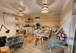 Location vacances  Gare de Mansfield - Sherwood Pines - Family Pod 2-4