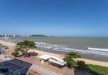 Location vacances Guarapari - Apto Pet Friendly com 3 Suites e Vista para o Mar-1