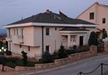 Location vacances  Nakolec - Petrovski's Residence-1