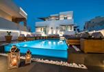 Hôtel Thira - Evgenia Villas & Suites by Calm Collection-3