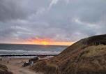Location vacances Lønstrup - Beachfront Cottage With Panoramic View-1