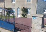 Location vacances Quettehou - Maison en bord de mer-1