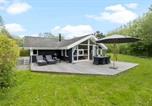 Location vacances Dronningmølle - Cozy Cottage Just 200 M From The Beach-1