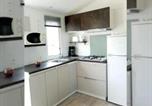 Location vacances Plonéour-Lanvern - Mobil-home cosy avec terrasse à Tréguennec - Api-1-52-977-4