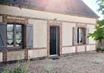Location vacances  Eure-et-Loir - Charmante Maison Rénovée avec Jardin, Bbq et Loisirs à La Saucelle - Fr-1-581-13-1