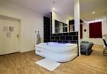 Location vacances Comines - Baignoire Blaneo & Sauna 10 minutes de la gare-3