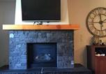 Location vacances Canmore - Stunning 2bd hot tub walking distance to downtown-4