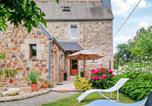 Location vacances Quemper-Guézennec - 3 Bedroom Lovely Home In Le Faouët-1