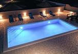 Location vacances Galovac - Lovely Home In Donje Rastane With Private Swimming Pool, Can Be Inside Or Outside-1