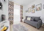 Location vacances  Pologne - Studio in Warsaw with Air Condition & Balcony By Noclegi Renters-1