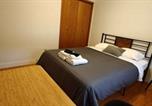 Location vacances  Canada - Spacious Family Room with Shared Washroom-2