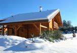 Location vacances Bellefontaine - Chalet haut de gamme avec sauna, terrasse et jardin près de la montagne vosgienne - Fr-1-589-185-4
