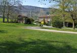 Location vacances  Loire - Gîte en Pierre avec Piscine Privée et Terrasse Couverte - Fr-1-496-202-2