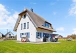 Location vacances Dranske - Rügenzauber &ndash Reetdachhaus mit Sauna u Kamin Strandnähe Garten-2