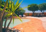 Location vacances Lagos (São Sebastião) - Apartment with pool and Meia Praia beach access-4