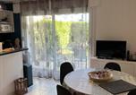 Location vacances Dives-sur-Mer - Appartement T2 avec Jardin, Proche Plage et Centre, Parking Privé, Animaux Acceptés, Wi-Fi Gratuit - Fr-1-487-342-1