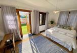 Location vacances Hermanus - Awesome room in surf house-2