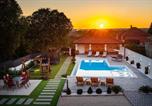 Location vacances Aéroport de Zadar - My Dalmatia - Apartment Galleli with private pool-1