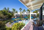 Location vacances Port Douglas - Beach Retreat Chic: Poolside on the Esplanade-2