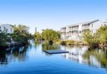 Location vacances  Parc national des Everglades - Beach townhouse with shared pool, tennis & marina - Ac, Wifi & snowbird-friendly-2