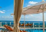 Location vacances  Parc national des Everglades - Elegant King Suite, Rooftop Pool, Full Kitchen-3