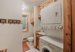 Location vacances Abbotsford - Snowline Cabin #34 - Hot Tub - Wi-Fi - Ping Pong-3