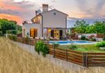 Location vacances Barban - Beautiful Villa Cicibella with pool in Barban-2