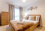 Location vacances  Gare de Swansea - Work Stay - Balcony - Parking - Full Kitchen-1