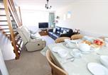 Location vacances Cowes - Penderic - 3 Bedroom Cowes Stay with Balcony & Panoramic Solent Views Close to Shops, Cafés, Sailing Clubs & Beach-4