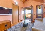 Location vacances  Monte San Giorgio - Lovely Orange House-4