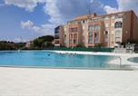 Location vacances Fréjus - Centrally located apartment with swimming pool-1