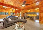 Location vacances Guerneville - Charming 3br with Hot Tub Balcony & Wood Stove-1