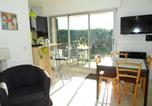 Location vacances Dives-sur-Mer - Appartement T2 avec Jardin, Proche Centre et Plage de Cabourg, Parking Inclus - Fr-1-487-295-3
