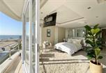 Location vacances Sea View - Luxurious beach penthouse in the heart of Humewood-1