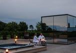 Location vacances Llanfihangel Ysgeifiog - Luxury Mirror Cabin with Hot Tub & Sauna-3