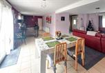 Location vacances Aire-sur-la-Lys - 3 Bedroom Cozy Home In Roquetoire-4