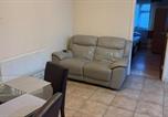Location vacances Hounslow - 2 bed-Sleeps 4-Private Patio-Pets-Near Heathrow-1